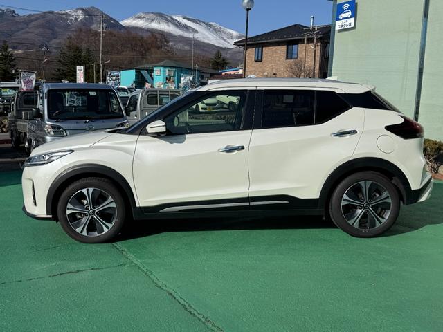NISSAN KICKS X FOUR