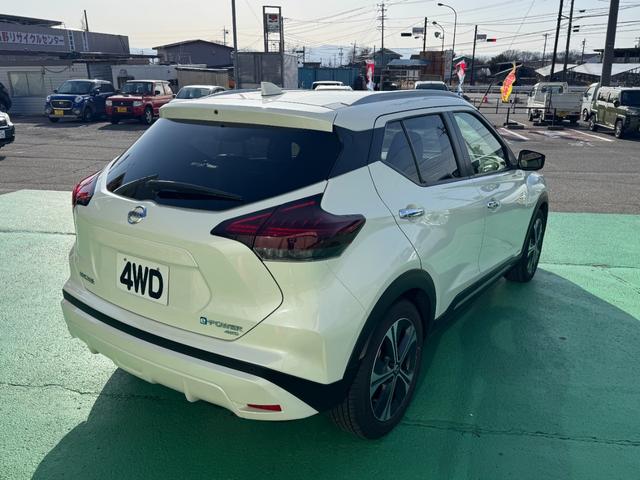 NISSAN KICKS X FOUR