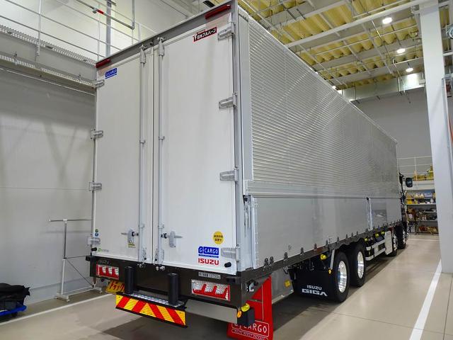 ISUZU GIGA