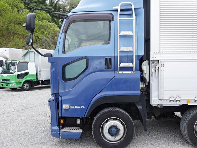 ISUZU GIGA
