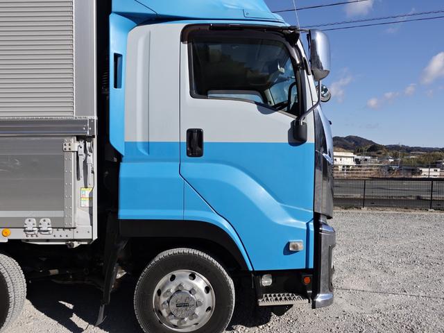ISUZU GIGA