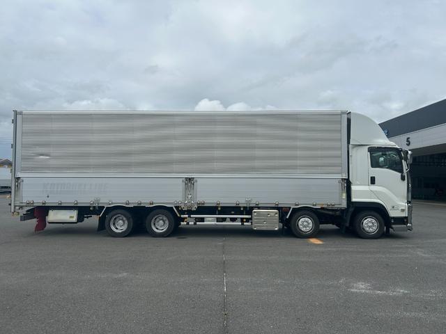 ISUZU GIGA