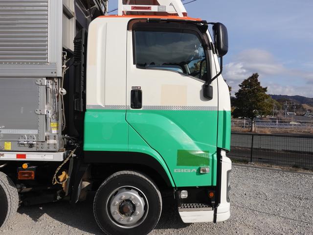 ISUZU GIGA