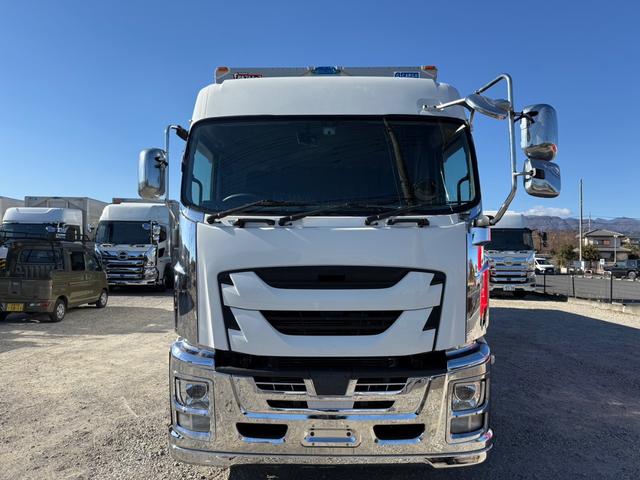 ISUZU GIGA