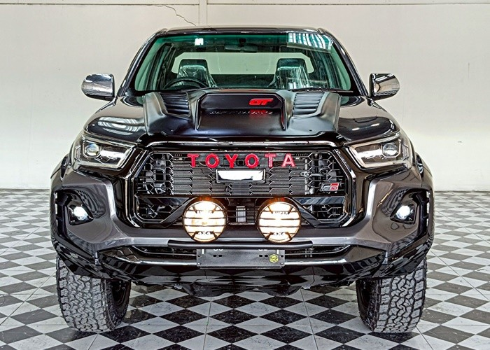 TOYOTA SMART CAB HILUX