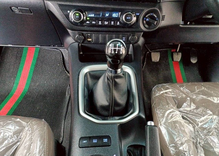 TOYOTA DOUBLE CAB HILUX 2.8
